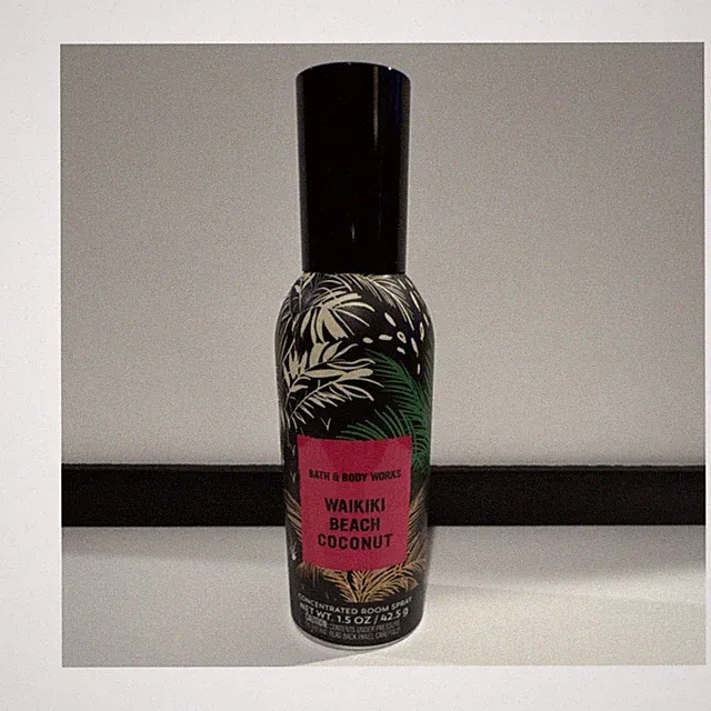 Bath & Body Works Waikiki Beach Coconut Concentrated Room Spray 1.5 oz